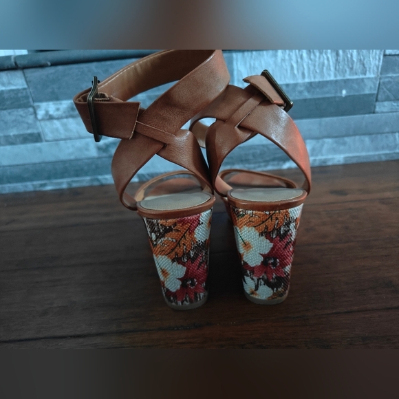 Nine West Kaylee Cognac Floral Wedge Brown White Sandal Size 8 With Box - Picture 5 of 7